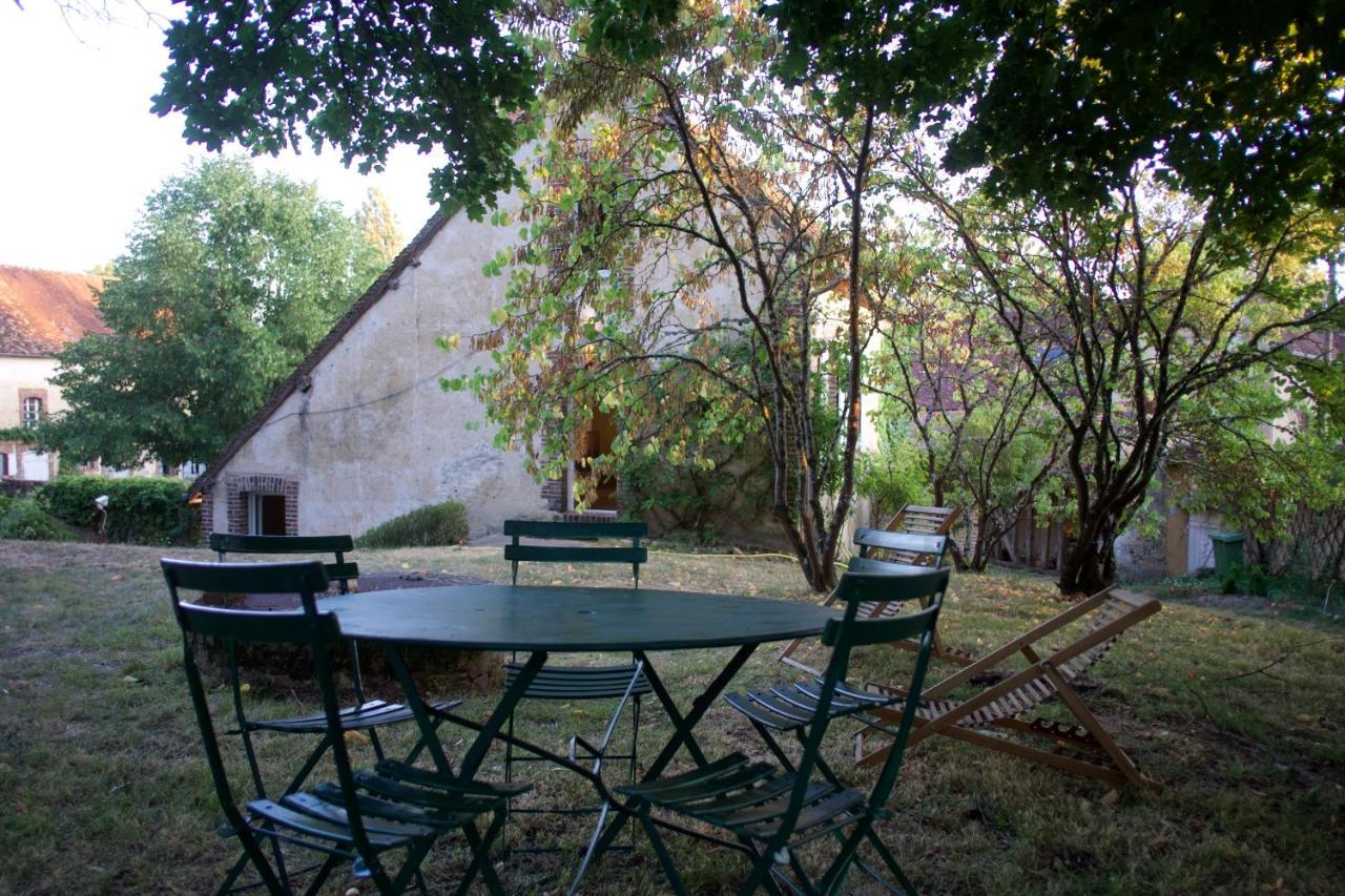 La Petite Maison Dans La Prairie Mezilles Екстер'єр фото